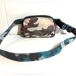 Lululemon athletica camouflage waist & fanny bag